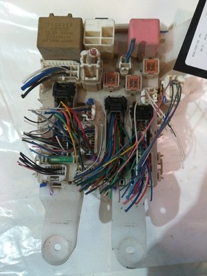 8273002140A fuse relay box TOYOTA AURIS E15 2012 181052