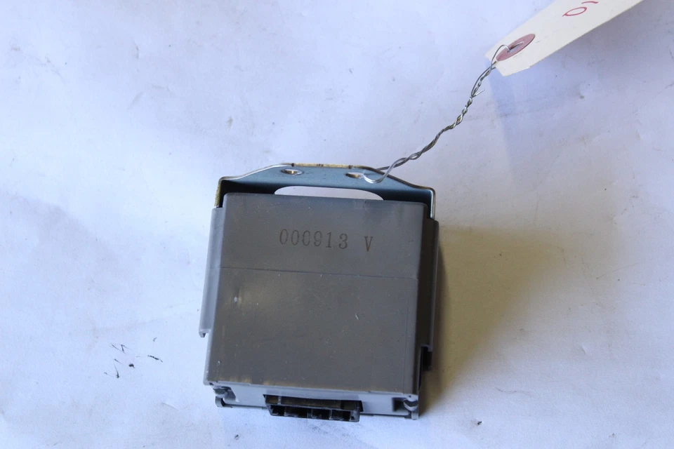 2003-2005 TOYOTA CELICA GT GT-S AT CRUISE CONTROL ACTUATOR UNIT MODULE J850 - Image 2 of 4