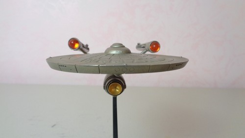 Star Trek Classic TOS USS Enterprise 1701 Pewter Franklin Mint with stand 1988 - Picture 9 of 9
