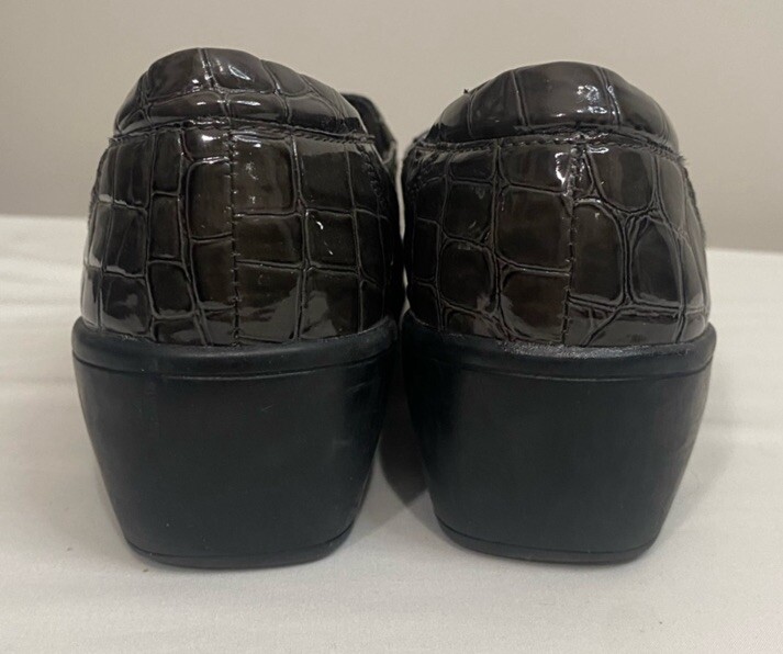 Clarks Bendable Gray Crocodile Pattern Clogs Slip… - image 9