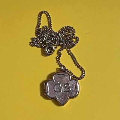 Vintage Girl Scouts 25 Year Silver Tone Trefoil Locket Necklace GS Charm