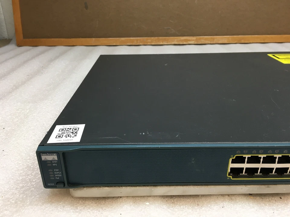 Conmutador PoE GbE de 24 puertos Cisco Catalyst serie 3560G WS-C3560G-24PS-S V05 Foto 3 de 4