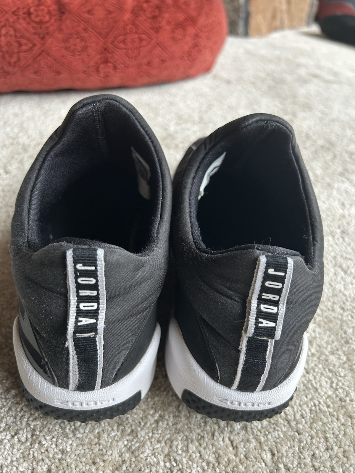 SAOLA Jordan Trainer Essential taglia 9 5 MAI INDOSSATO FUORI