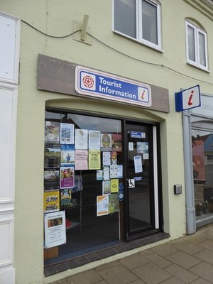 Foto 6x4 Tourist Information, Marktplatz Holt\/TG0838 um 2017