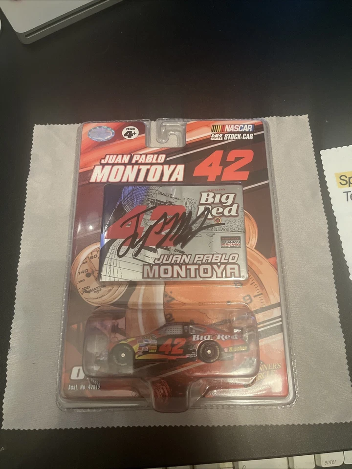 Autografiado NASCAR Juan Pablo Montoya 42 coche escala 1:64 Stock Car, Nuevo en Paquete Foto 3 de 4