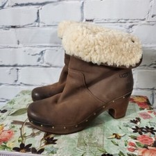 UGG Lynnea 3207 Clog Booties in Chocolate Brown - Size 7