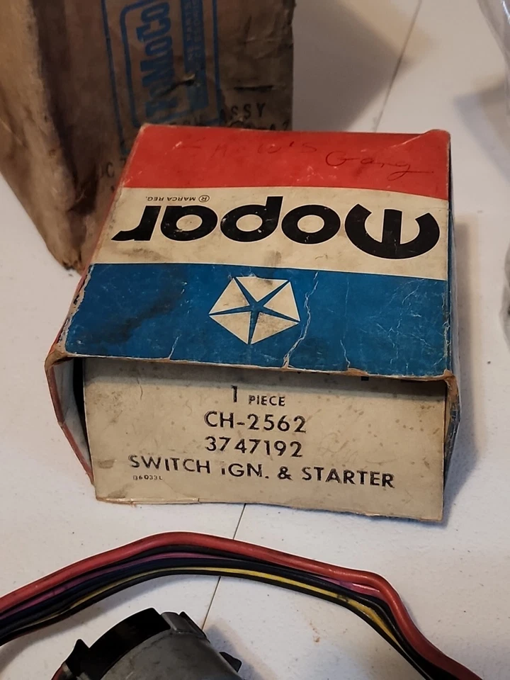 Nuevo de Lote Antiguo Interruptor de Encendido Mopar 1977-78 Todos los Coches y Camiones P/N 3747192 OEM Foto 4 de 4