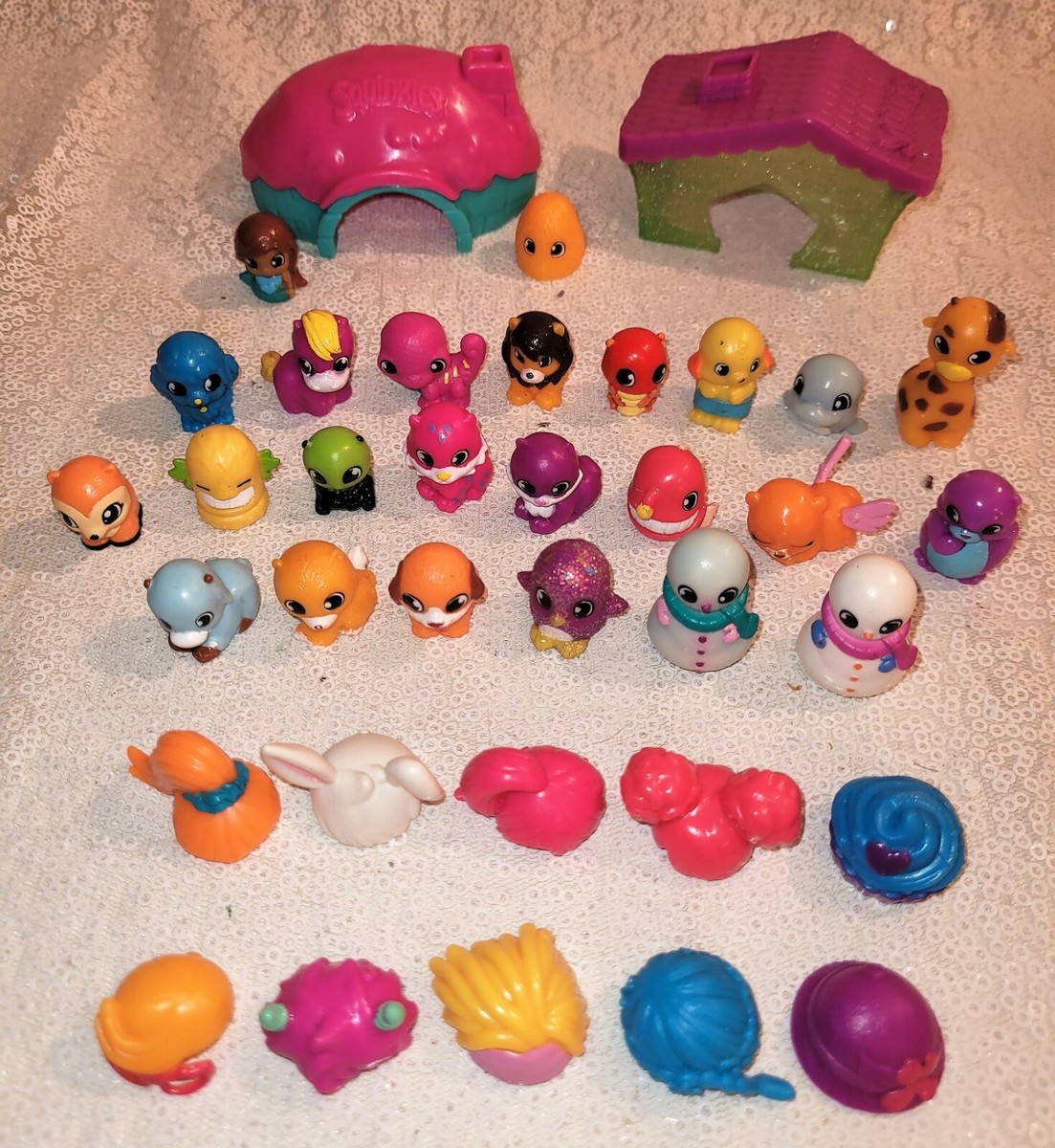 Lot of 34 Squinkies Figures and accessories with 2 houses. squishy
