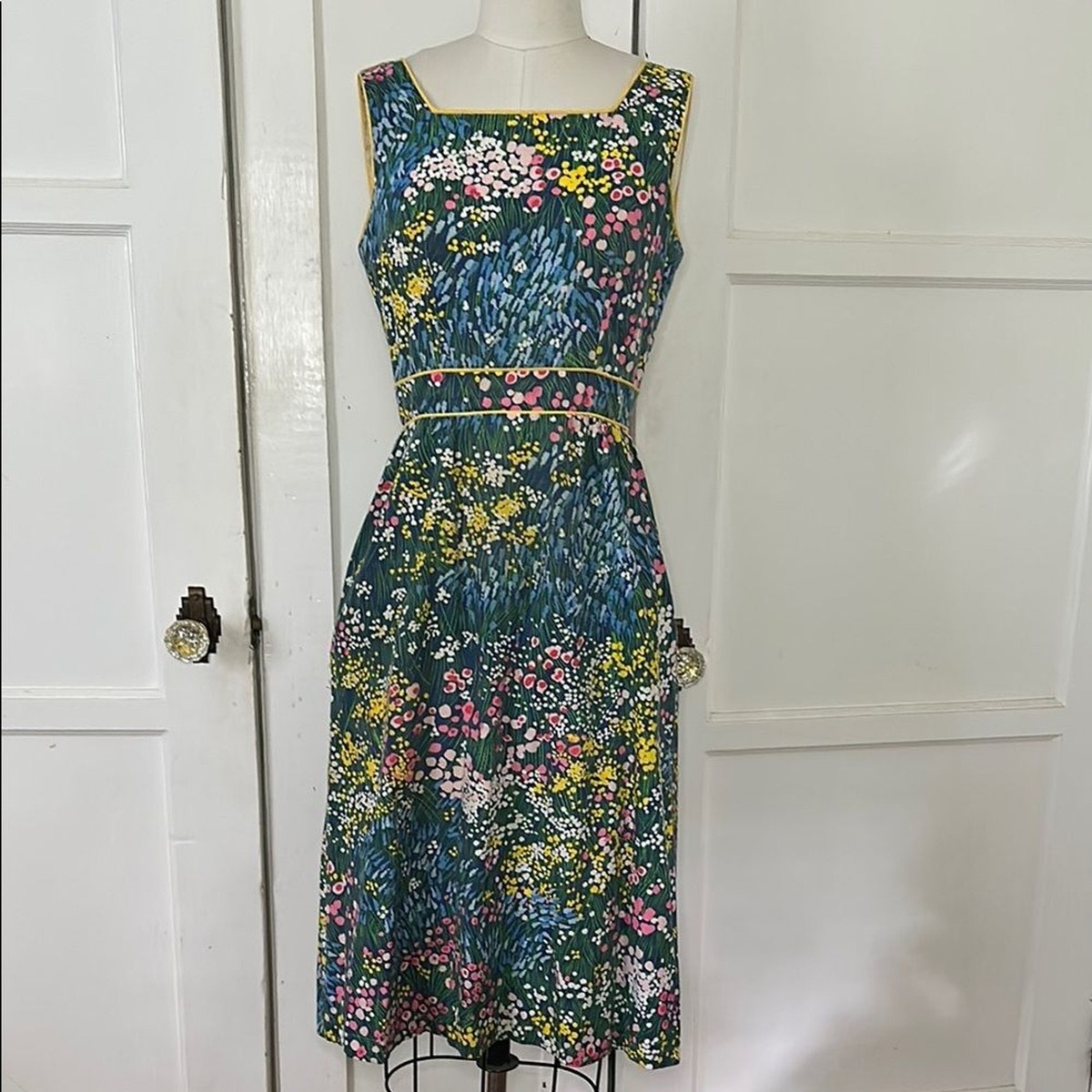 🌼 Vintage 1960s Jenny Floral Dress – Garden Party Chic fits Size