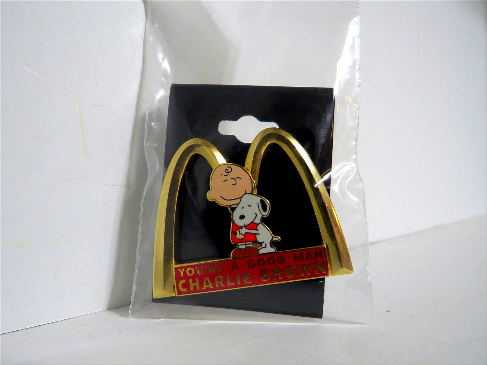 SNOOPY PEANUTS MCDONALDS RARE VINTAGE LAPEL PIN CHARLIE BROWN COLLECTIBLE