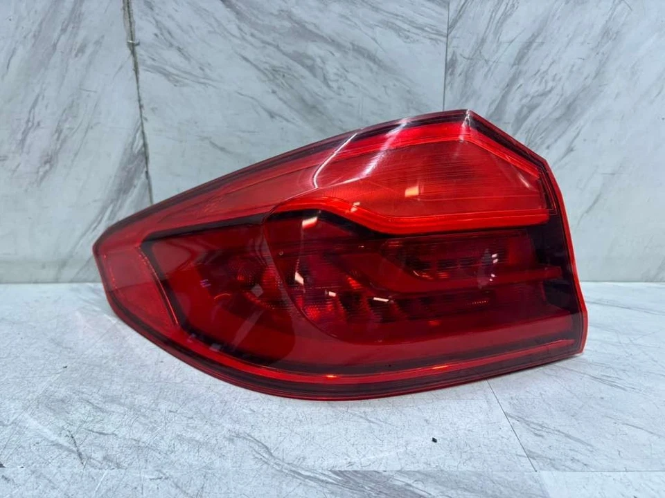 BMW 530I 540I M5 2017 2020 luz trasera exterior OEM lado izquierdo LED 63-21-7-376-469 Foto 2 de 4