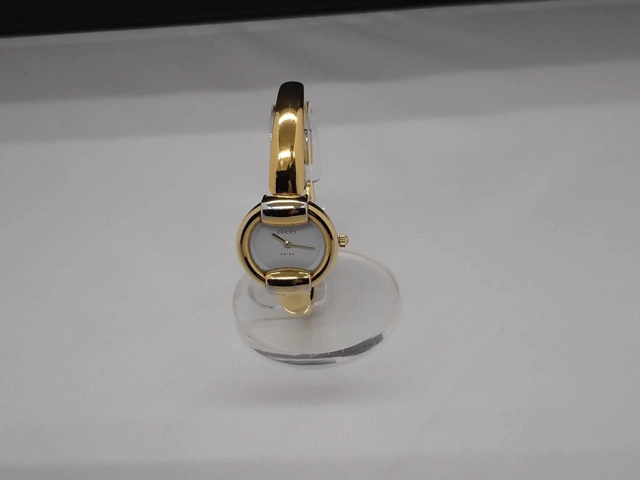 Montre bracelet pour femme Gucci 1400L ton argent montre à quartz uniquement