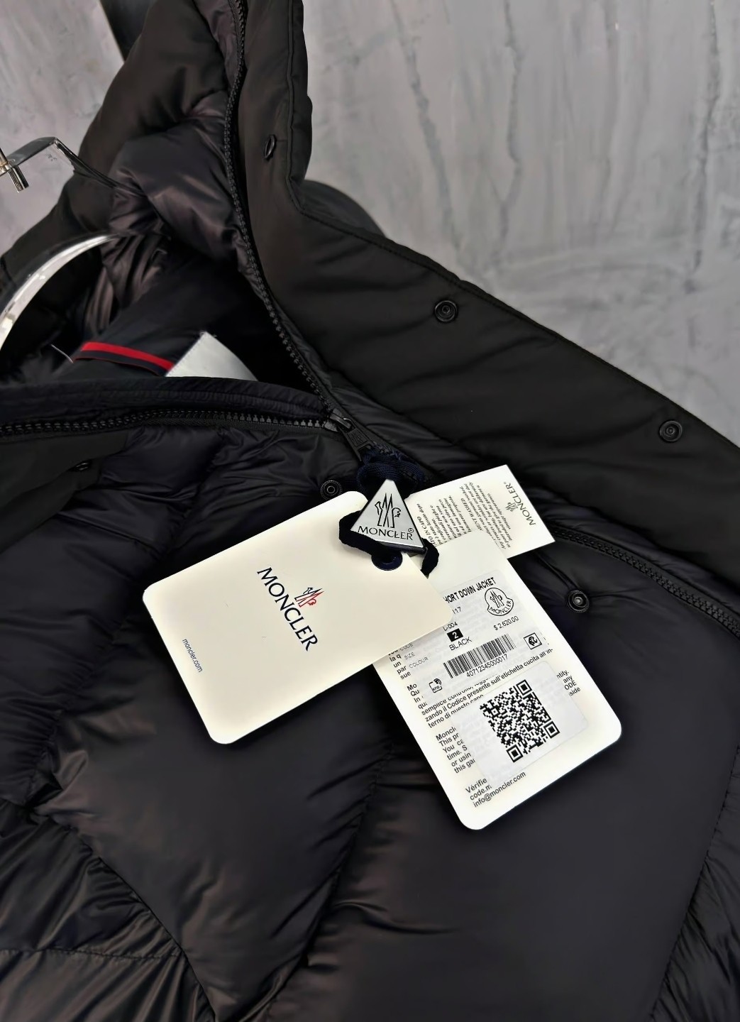 Men's Moncler Madeira Hooded  Short Down Jacket Size XL Black image 4