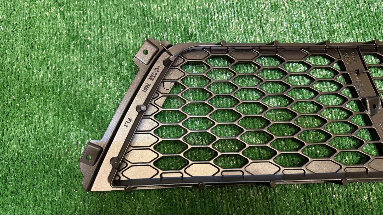New Audi R8 Right Rear Bumper Grille 4S0807698A OEM