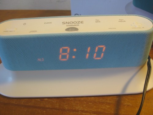 QU DO - Clock / FM Radio /Duel Alarm / LED Display / Cloth Speaker Grill (NEW) - Picture 2 of 12