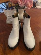 Marc Fisher PIRRO Ivory Leather Round Toe pull on Boots Sz 8.5 LIKE Doc Martin 