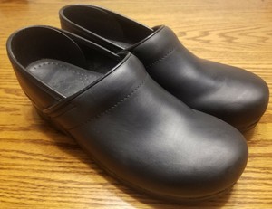 dansko clogs narrow width