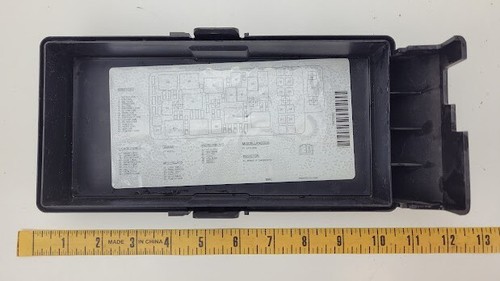 2004-2007 Chevy Malibu Under the Hood Fuse Relay Box Cover Lid Black OEM - Picture 3 of 3
