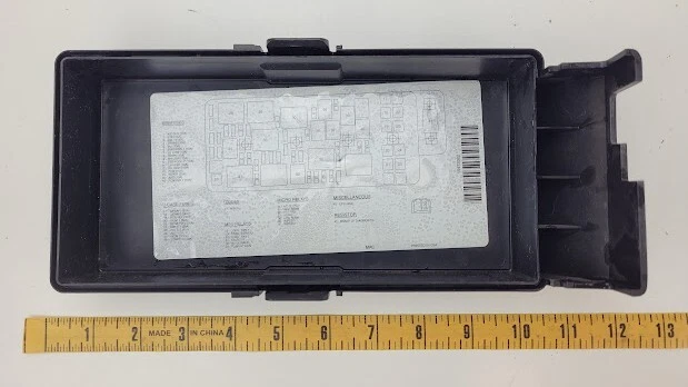 2004-2007 Chevy Malibu Under the Hood Fuse Relay Box Cover Lid Black OEM - Image 3 of 3