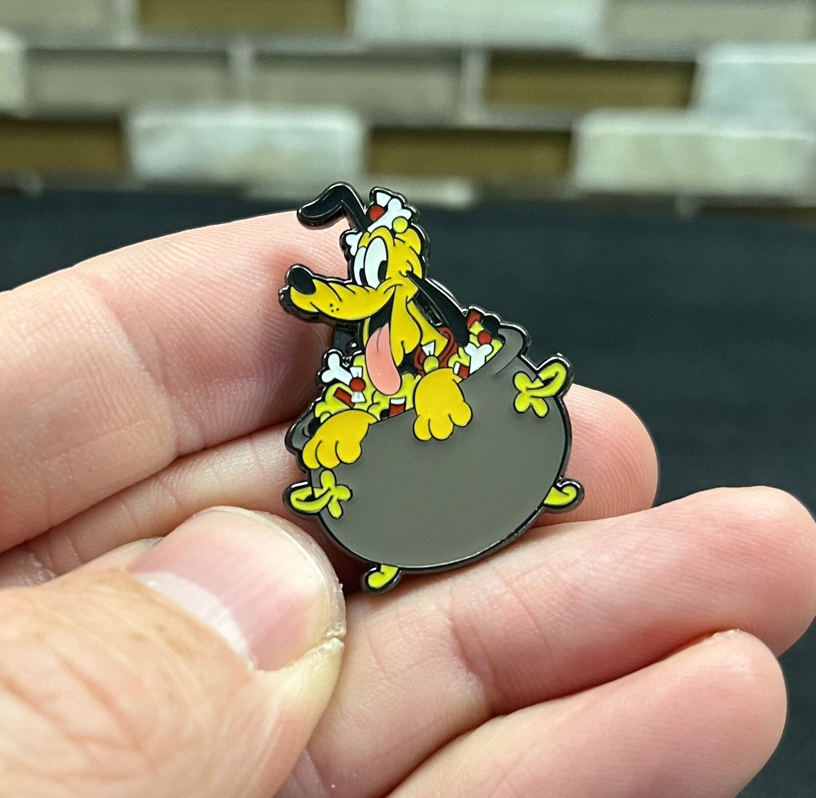 Loungefly Disney Halloween Pin Mickey & Friends Blind Box - Pluto Cauldron