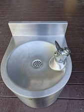 Round Wall Mounted Drinking Fountain with Bubbler Landing & plumbing