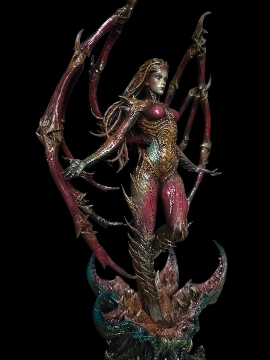Starcraft Sarah Kerrigan, figure/statue 11.4in/29cm tall (in stock
