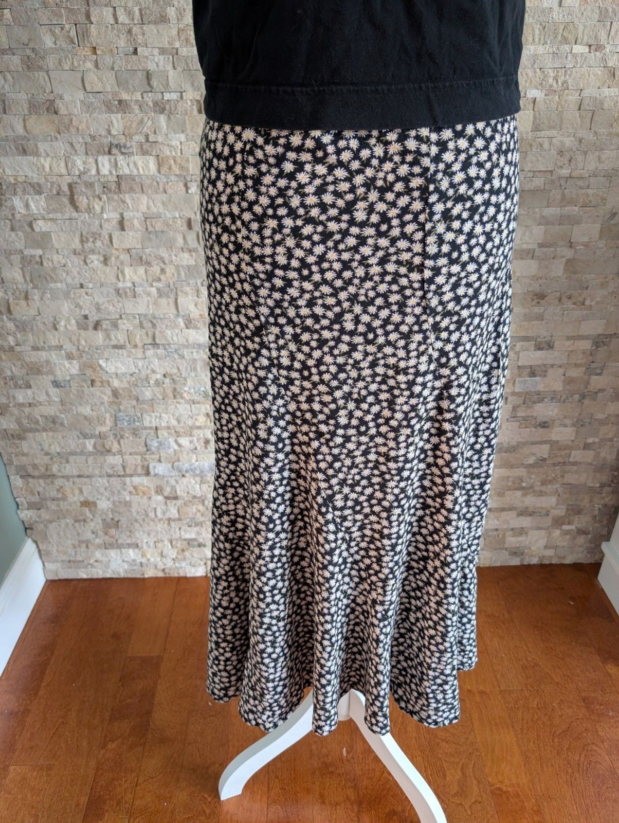 Daisy Print Midi Flowy Fitted Black Skirt Cottage Grandmillennial Boho Whimsy XS image 7