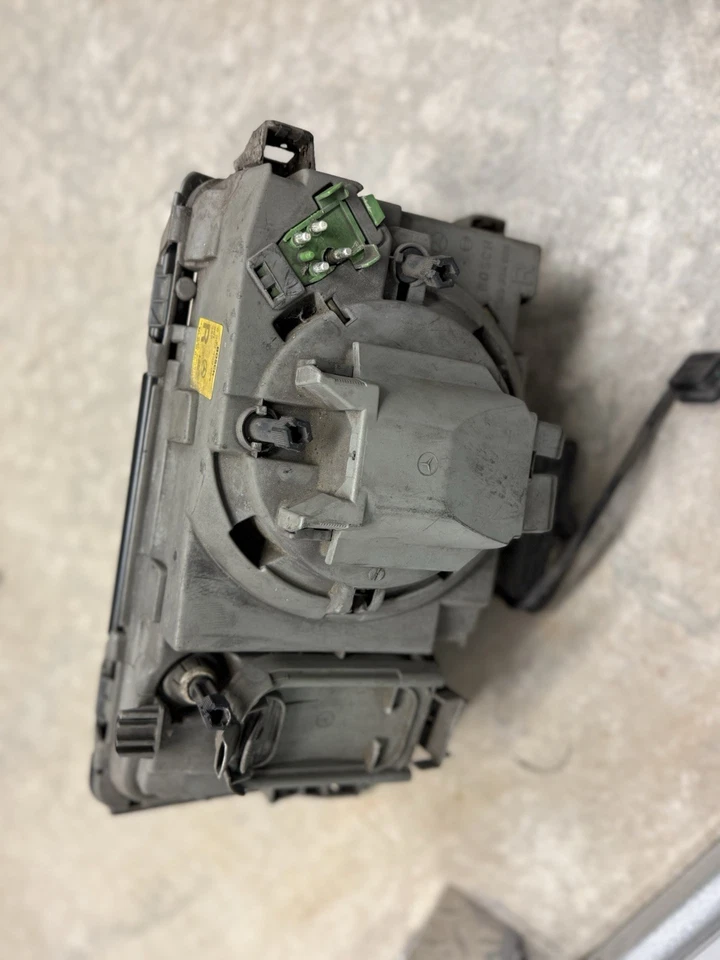 GENUINO OEM MERCEDES-BENZ BOSCH W124 1985-93 CLASE E CONJUNTO DE FAROS DERECHO EE. UU. Foto 4 de 4