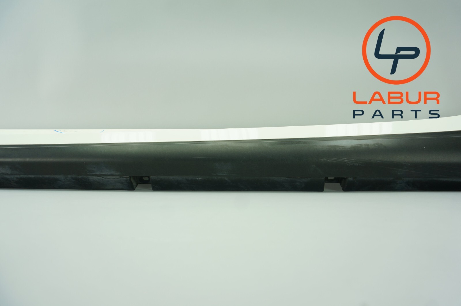 M157 14-17 Maserati Ghibli Left Driver Side Skirt Rocker Panel White SS303