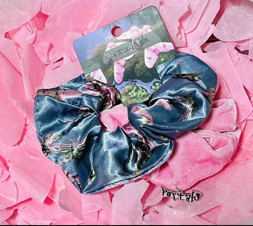 RARE Melanie Martinez Portals Scrunchie 2PC Set + Trilogy Tour Confetti
