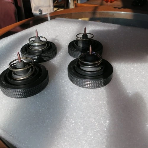 TEHCNICS SL-D3, SL-D33 TURNTABLE FEET - SET OF 4
