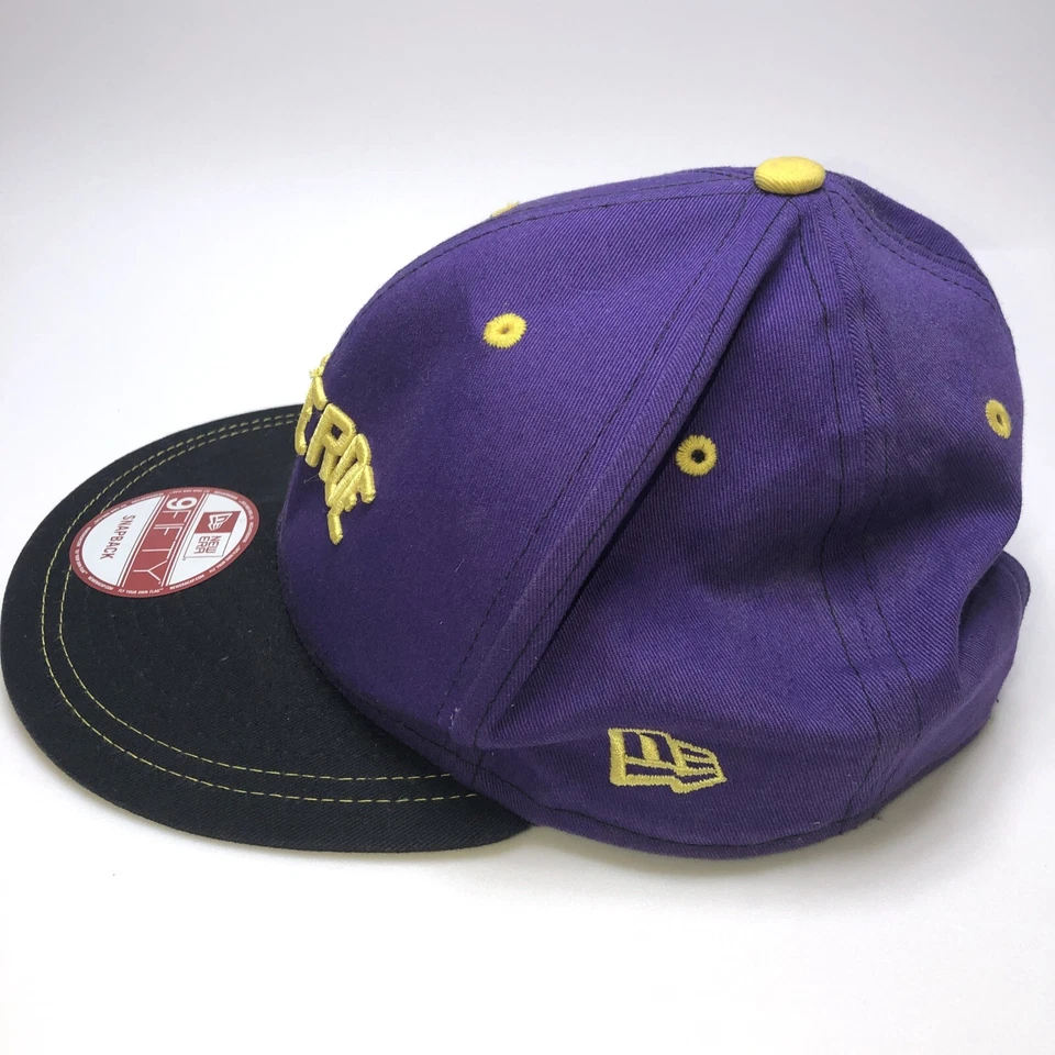 MONTVERDE CALAVERA CARAMELO SOMBRERO GORRA BROCHE TRASERO AMARILLO Y PÚRPURA NEGRO CRESTA Foto 2 de 4