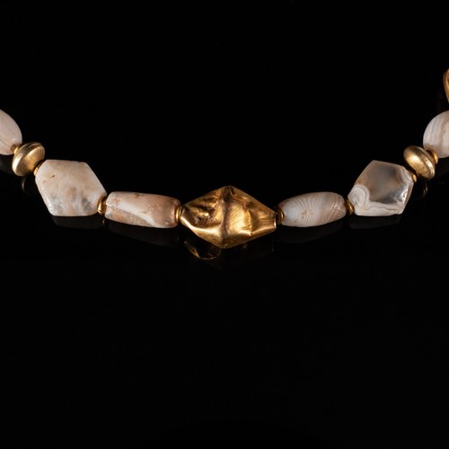 Roman Gold Pearl Agate Pearl Necklace - Picture 3 of 8