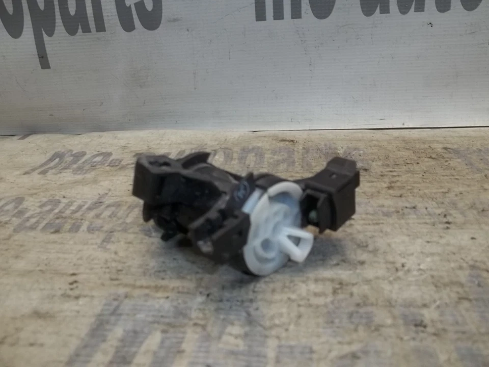 Mercedes-Benz W204 C250 C300 2008-2014 cilindro de cierre de tapa de maletero Foto 4 de 4