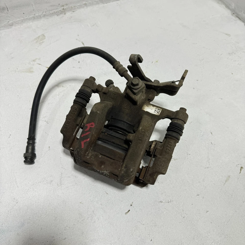 Pinza de freno izquierda conductor trasero Chevrolet Sonic 2013-2014 con soporte OEM Foto 4 de 4