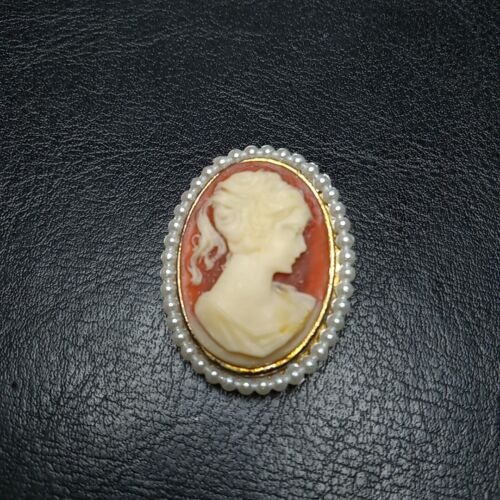 Vintage Jewelry Cameo Pin Brooch Seed Faux Pearl Lucite. 10216