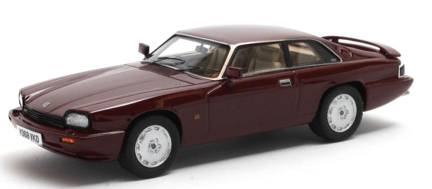 Jaguar XJR-S rouge Matrix miniature prestige a offrir pour collectionneur automobile