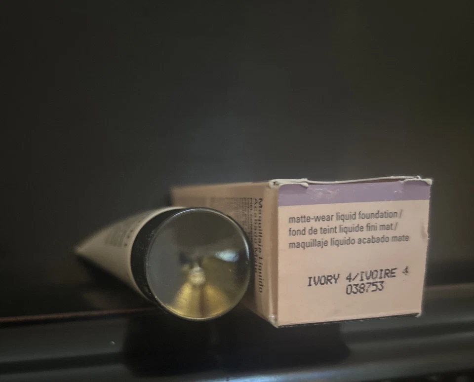 Mary Kay TimeWise Matte Wear Ivory 4 Liquid Foundation 1 oz New With Box - Image 3 of 3