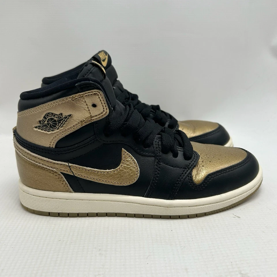 Air Jordan 1 Retro Alto OG Negro Metálico Dorado Preescolar Talla 2.5Y FD1412-071 Foto 2 de 4
