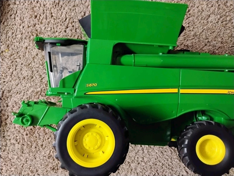 Bruder John Deere S670 Combine Harvester Farm Toy - No heads - Image 2 of 4