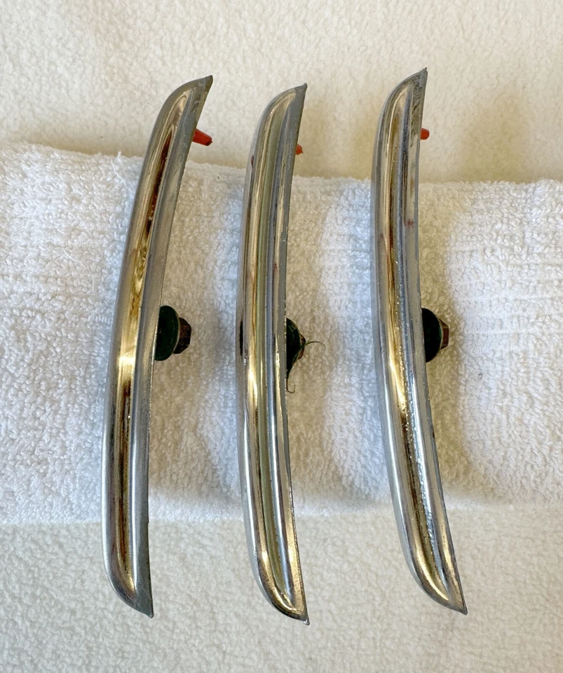 1961 Plymouth Valiant V100 V200 Upper 1/4 Panel Scallop Mouldings Trim 61 - Image 3 of 4