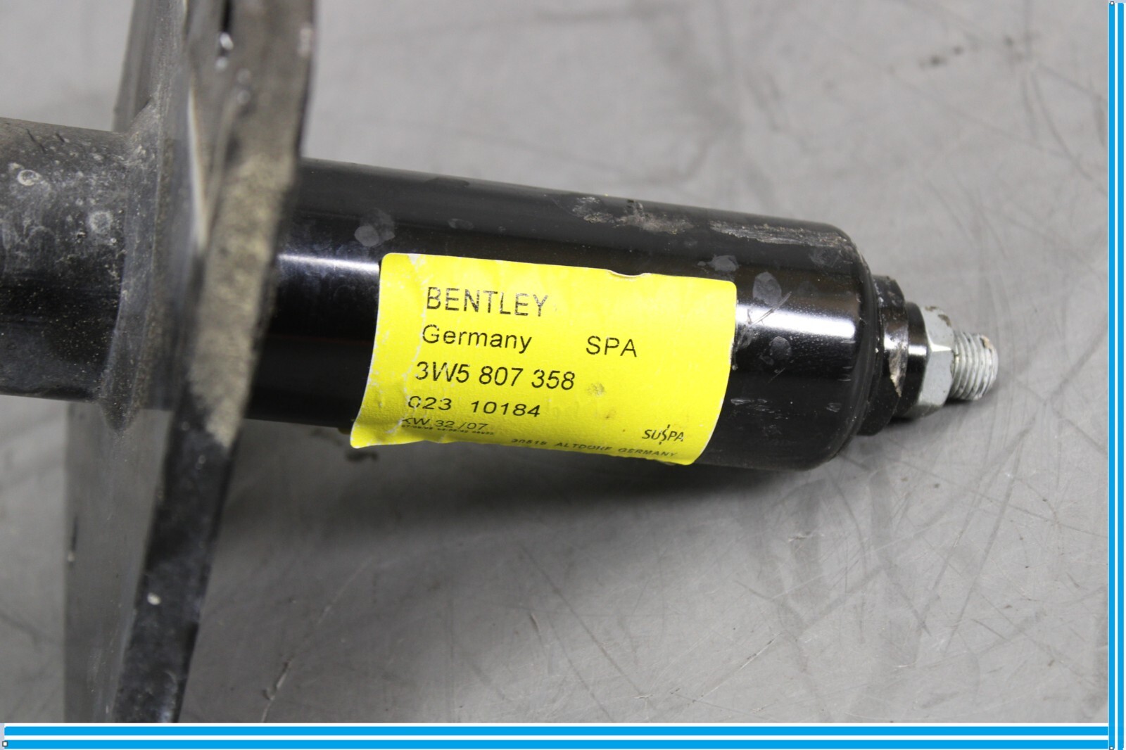 Bentley Continental 2006-2012 Rear Right Bumper mount