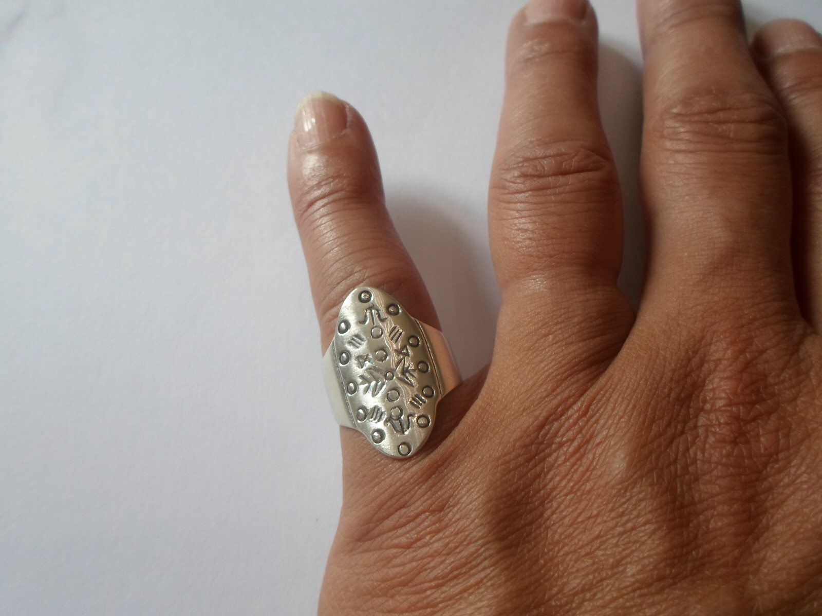solid silver ring, chiseled oval, size 53 - image 1