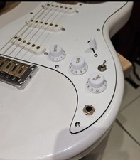 Washburn Force 3 Vintage Electric Guitar 1983 Made In Japan Strat style body. 