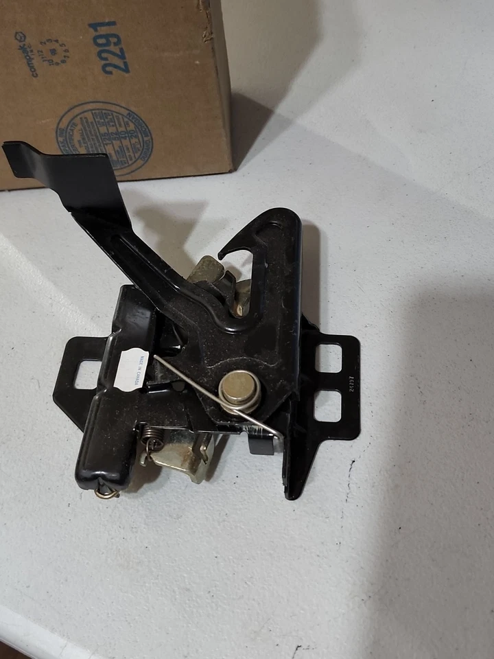 FITS 1995-2001 CHEVROLET LUMINA MONTE CARLO LATCH, HOOD 10178444  NOS GM OEM - Image 2 of 4