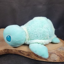 Juguete de peluche Aurora Sea Turtle verde tie-dye Squishiverse abrazos blandos 9"