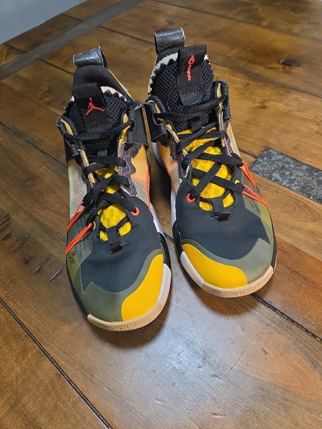 Jordan Why Not Zer0.2 SE Birthday Scorpio Black Flash Crimson Amarillo 7Y image 2