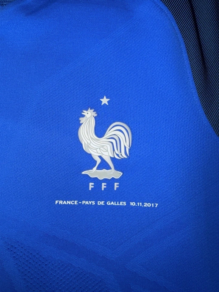Nike Maillot France Domicile Bleu 2017-2018 FEKIR n°8 manches courtes porté - Photo 2/3