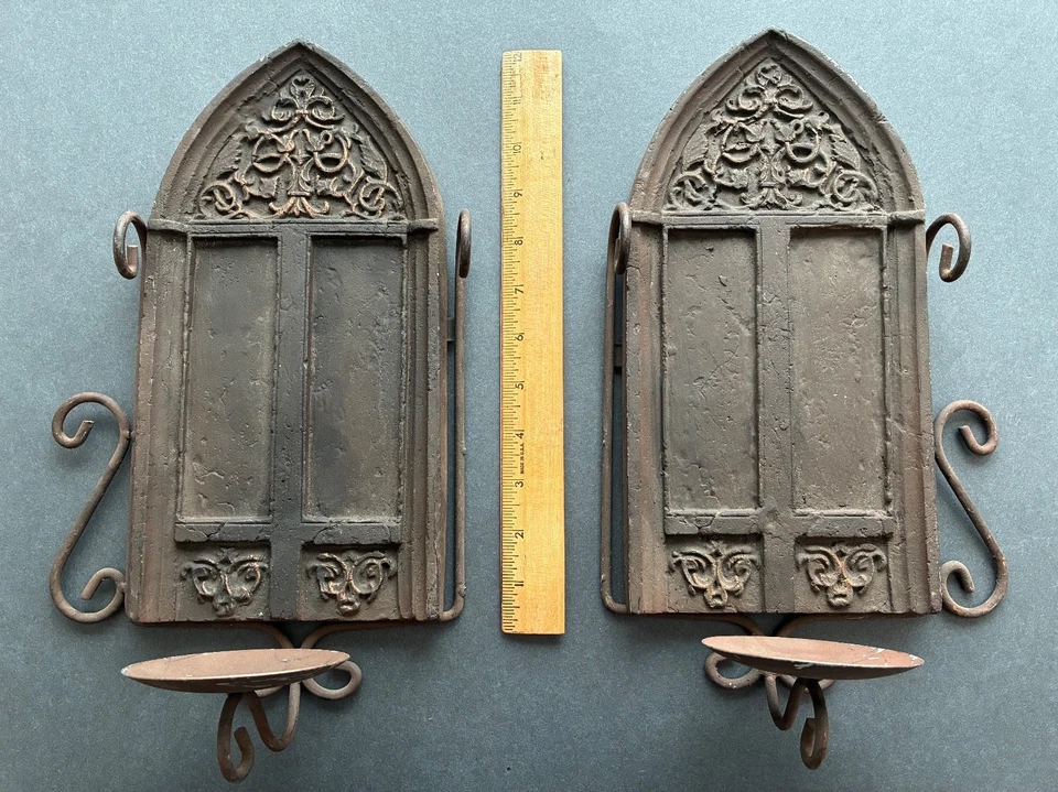 PAR DE DOS APLIQUES DE VELAS DE YESO Y HIERRO GÓTICOS ANTIGUOS RAROS Foto 2 de 4
