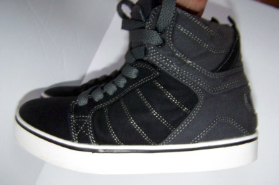 Osiris classic Boys Size 4 BTS Gray Dark Gray Athletic Skate Shoes Sneakers NTN